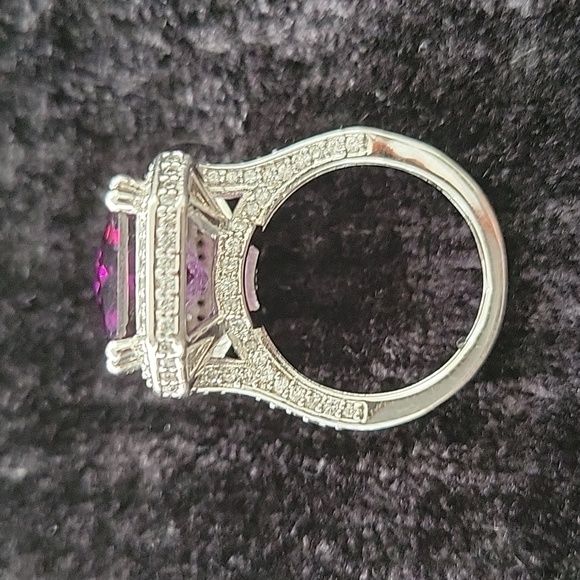 Ring - Picture 2 of 6